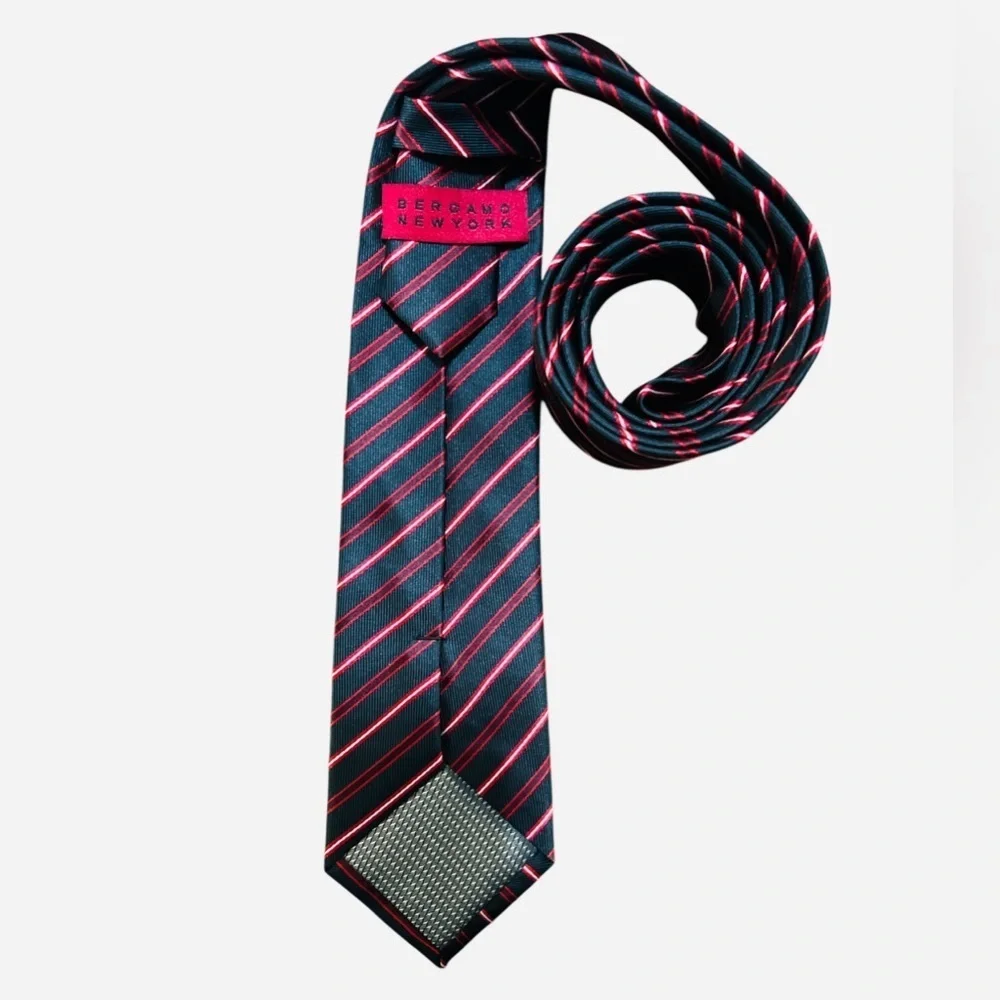 Elegant Navy and Red Striped Tie